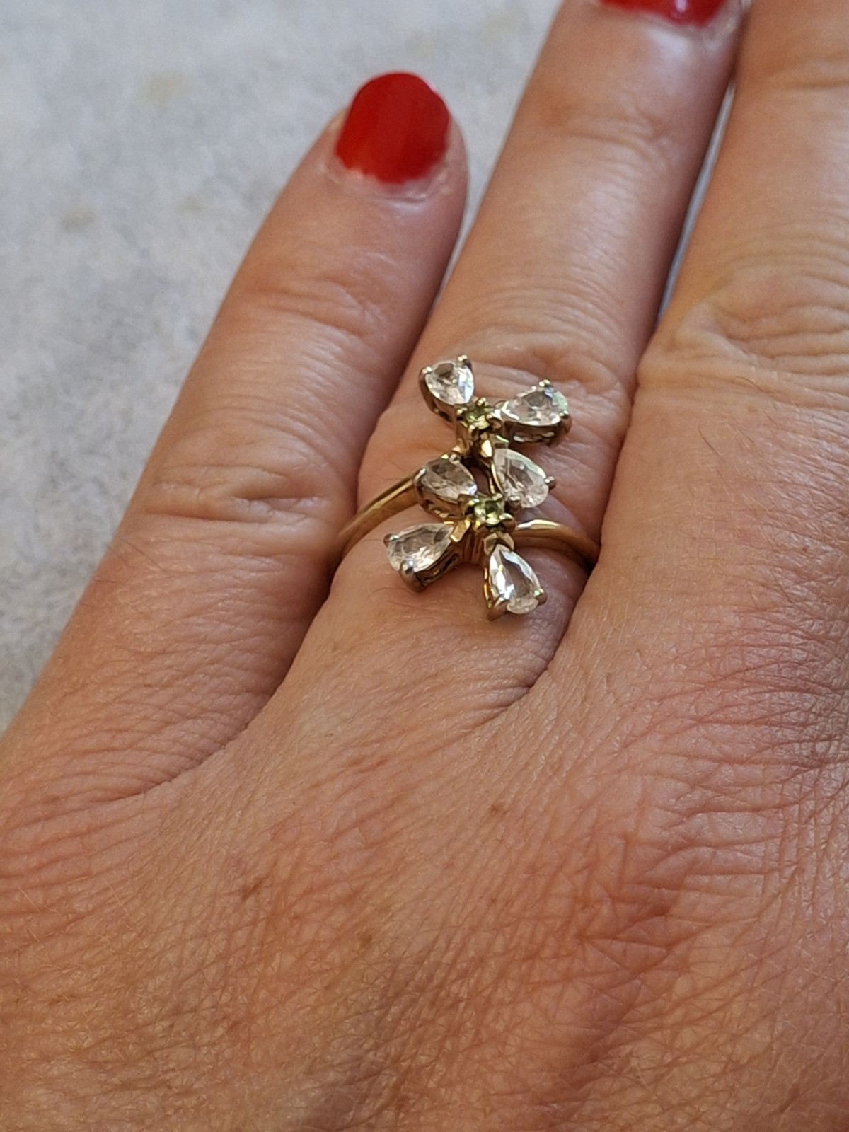 9ct Gold Crystal Flower Ring – size N