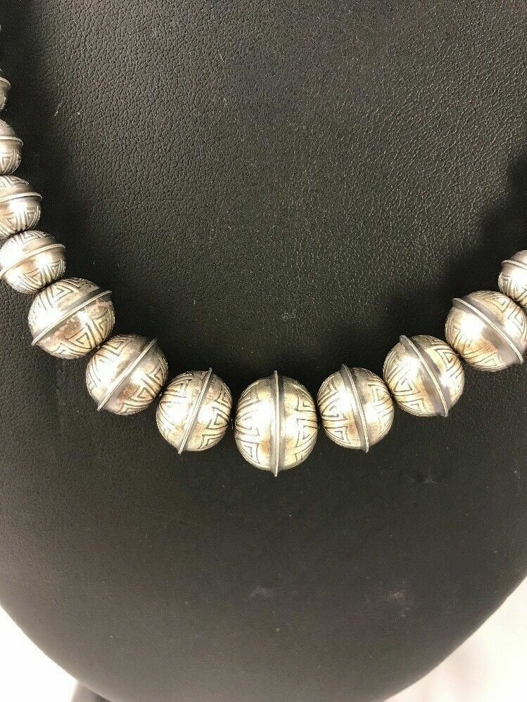 Hand Stamped Bench Navajo Pearls Graduated Sterling Silver Bead Necklace 21”