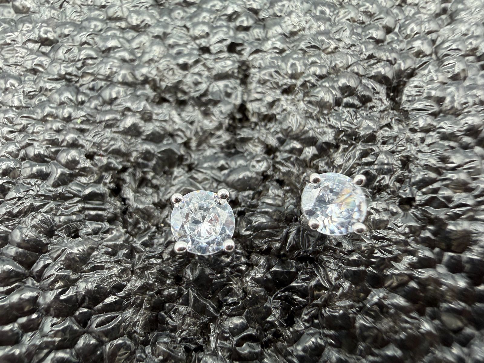 0.57g Vintage Sterling Silver 925 Sparkling Round Stud Earrings Elegant M