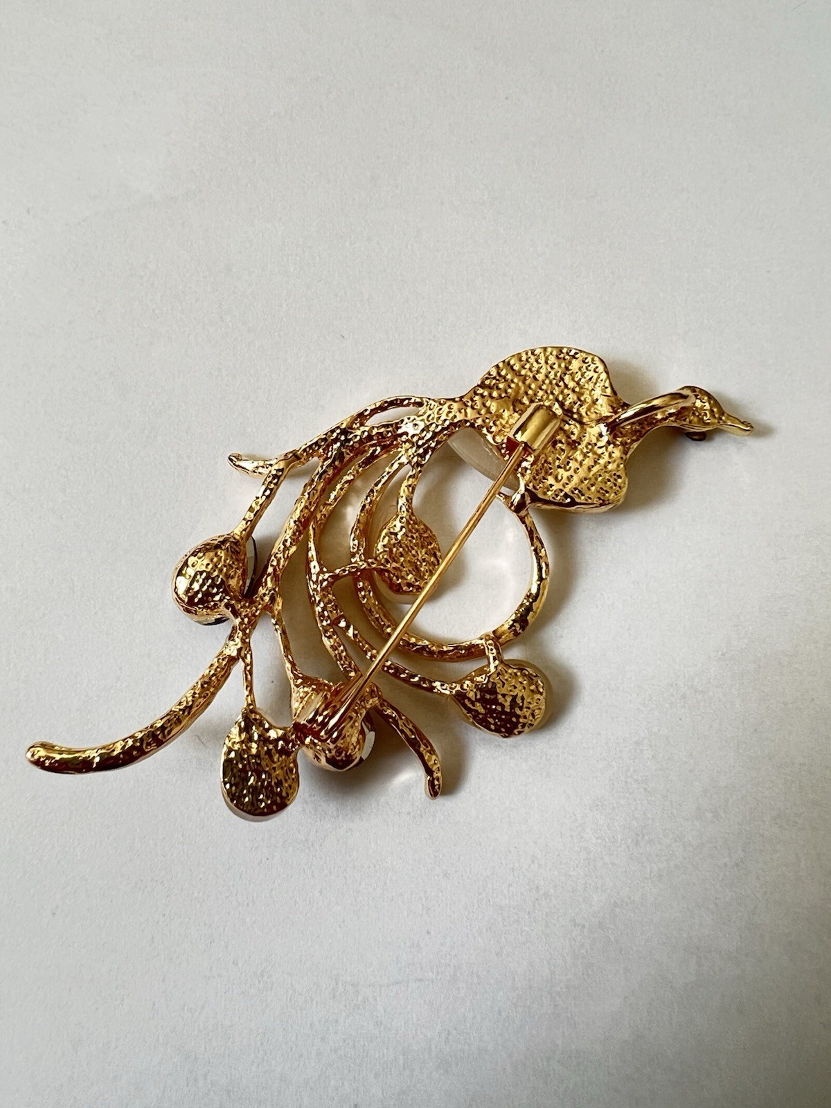 Gold Tone Peacock Bird Brooch Pin Red Crystal Beige Cat’s Eye Rhinestone