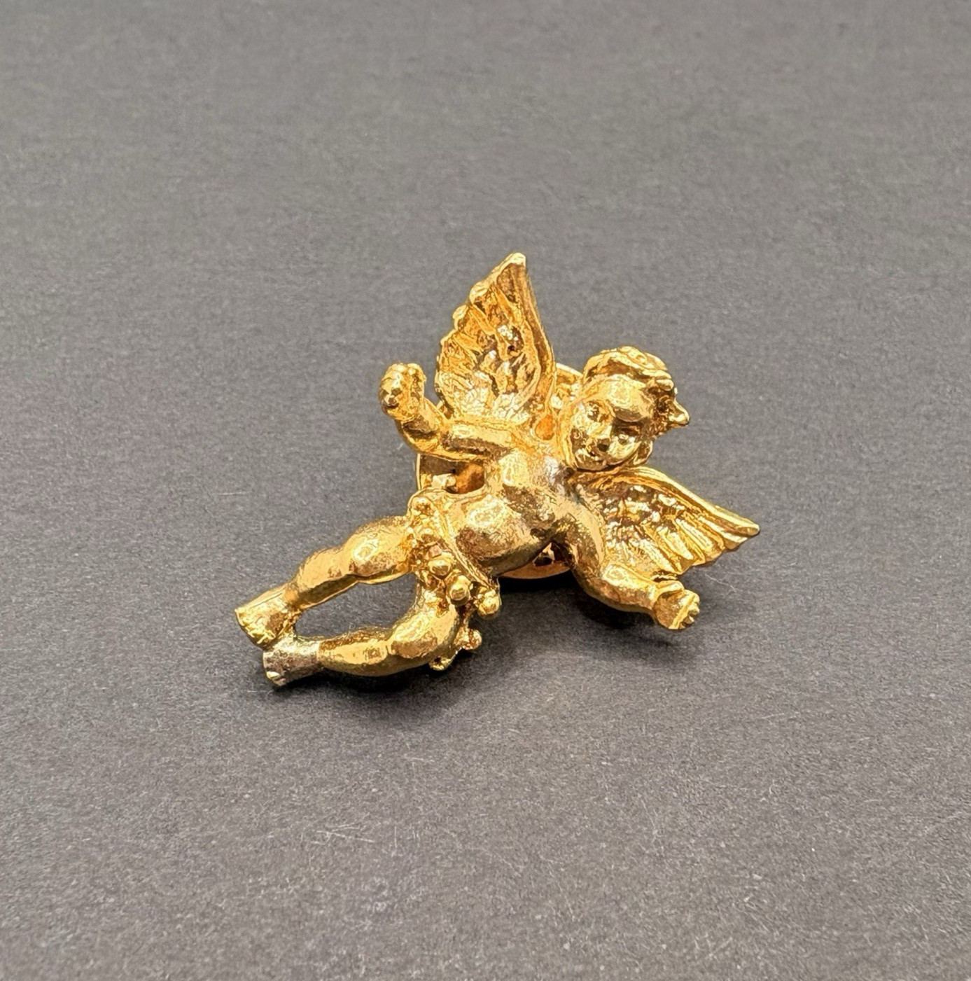 Vintage Kirks Folly Cherub Angel Arms Outstretched Pin Brooch Gold Tone