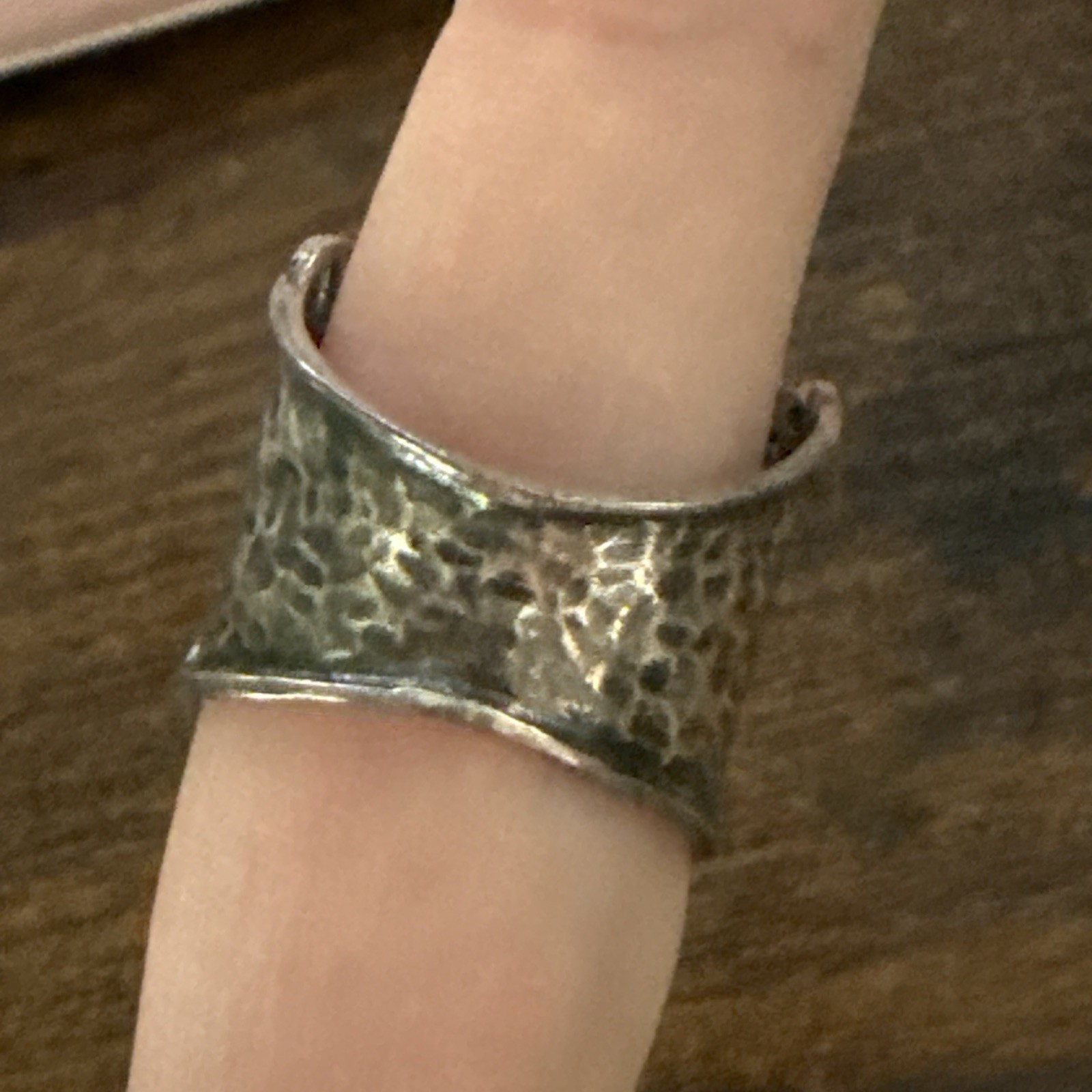 PZ PAZ Israel 925 Sterling Silver Hammered Scroll Work Cigar Band Ring Size 8.25