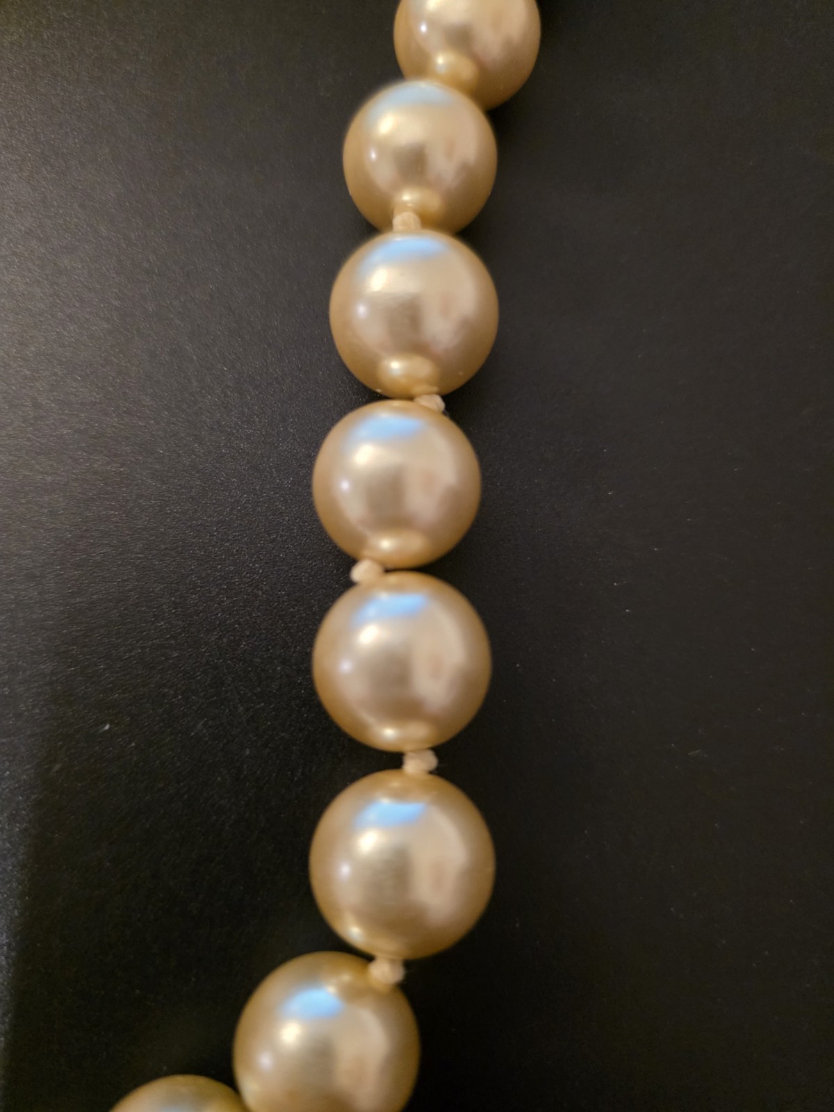 Vtg Pearl Faux Necklace Rhinestone Pearl Clasp Champagne Color 18″ Size 3/4″