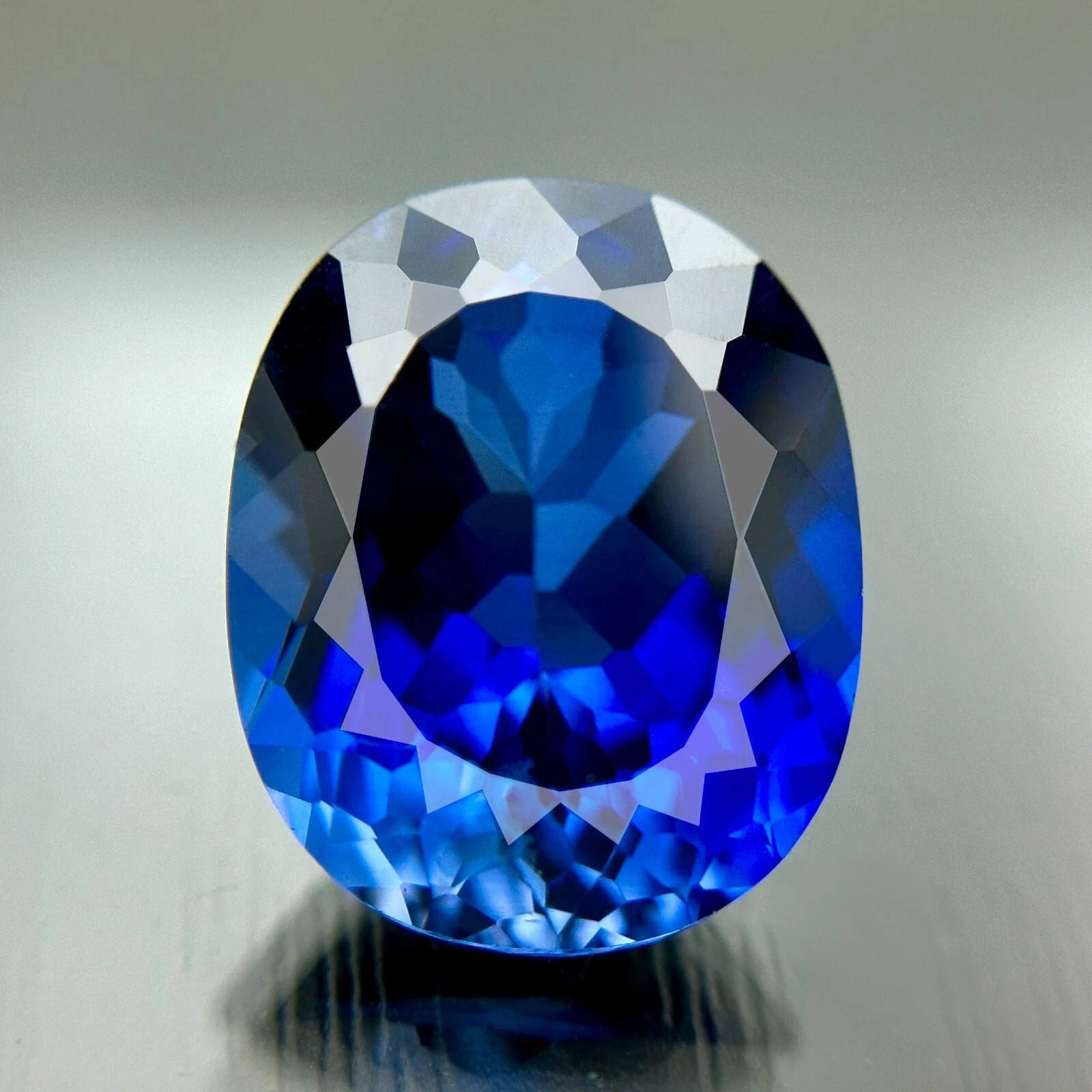 11.70 ct. AWESOME ROYAL BLUE SAPPHIRE (Flame-Fusion) CORUNDUM OVAL GEMSTONE