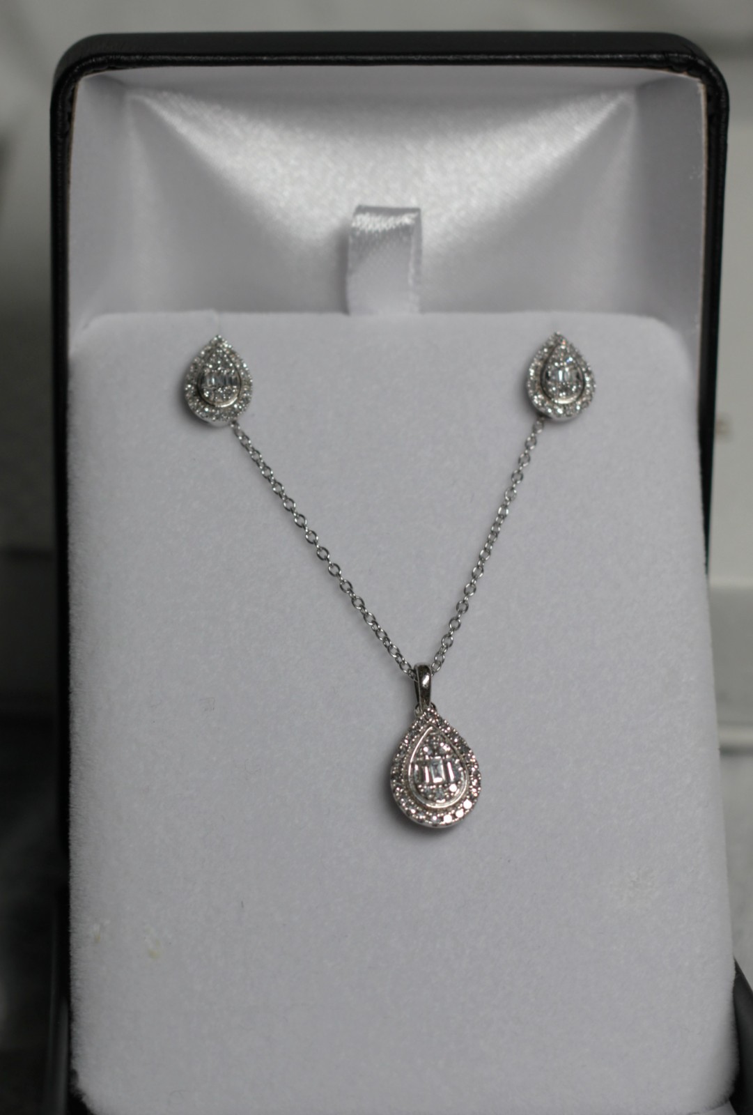Kay Jewelers Sterling Silver 925 1/10ct Diamond Teardrop Necklace & Earrings Set