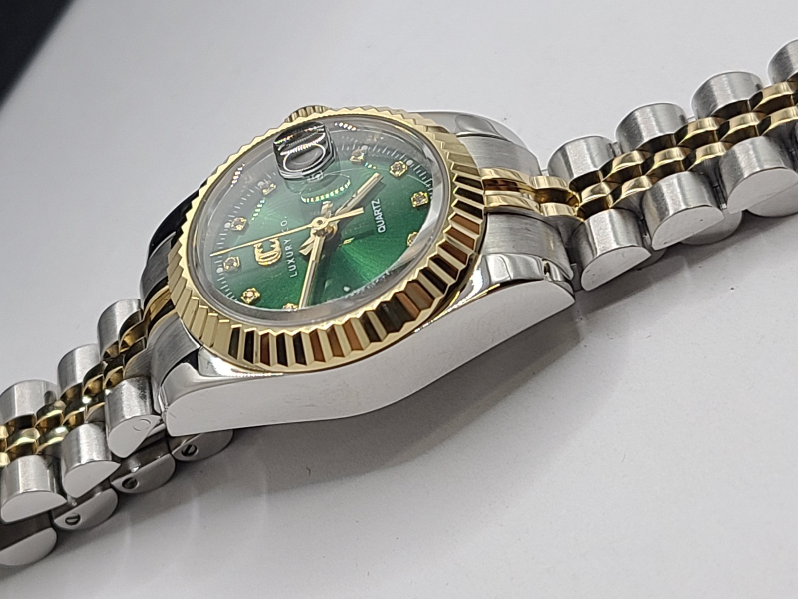 C&C LUXURY CO. TWO-TONE & EMERALD – CC CLASSIC WATCH 28MM