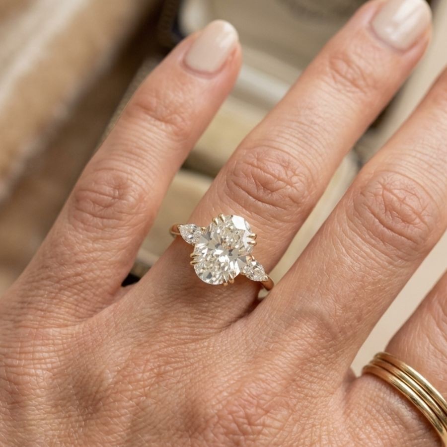 2.40Ct Oval-Cut VS1 Lab Grown Diamond Wedding Engagement Ring 14k Yellow Gold