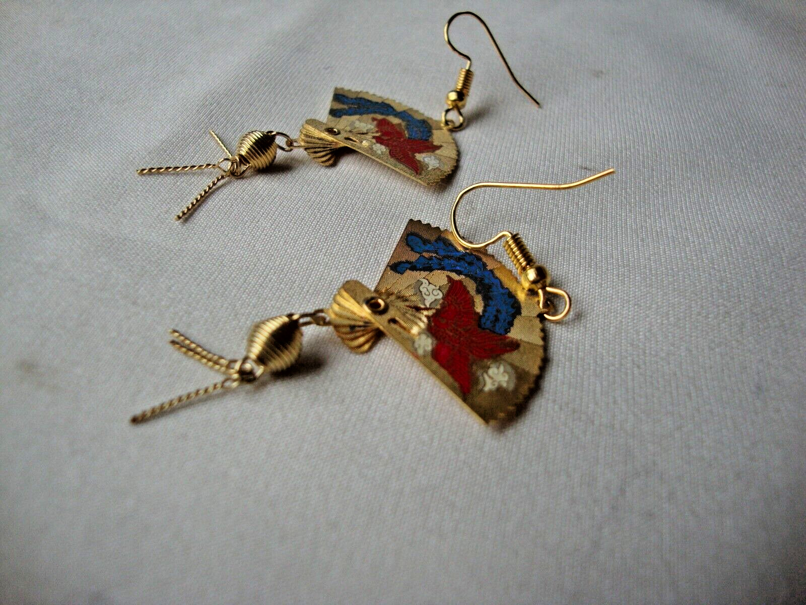 Vtg Charming Classic Chinese Phoenix & Crane Enamel Etched Folding Fan Earring