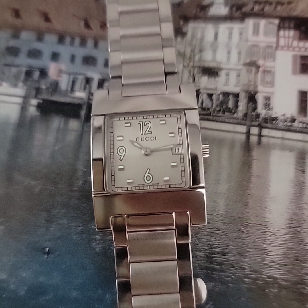 Unisex Gucci 7700L Rectangular 33x24mm Fits Up to 7″New Clean & Chic.