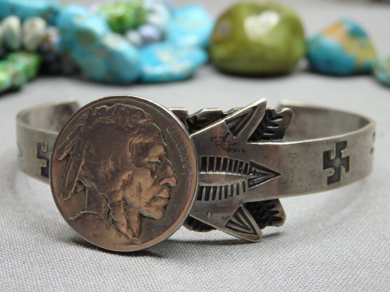 Fred Harvey Era NAVAJO Coin Silver WHIRLING LOGS ARROW Cuff Bracelet 5.25″-6.25″
