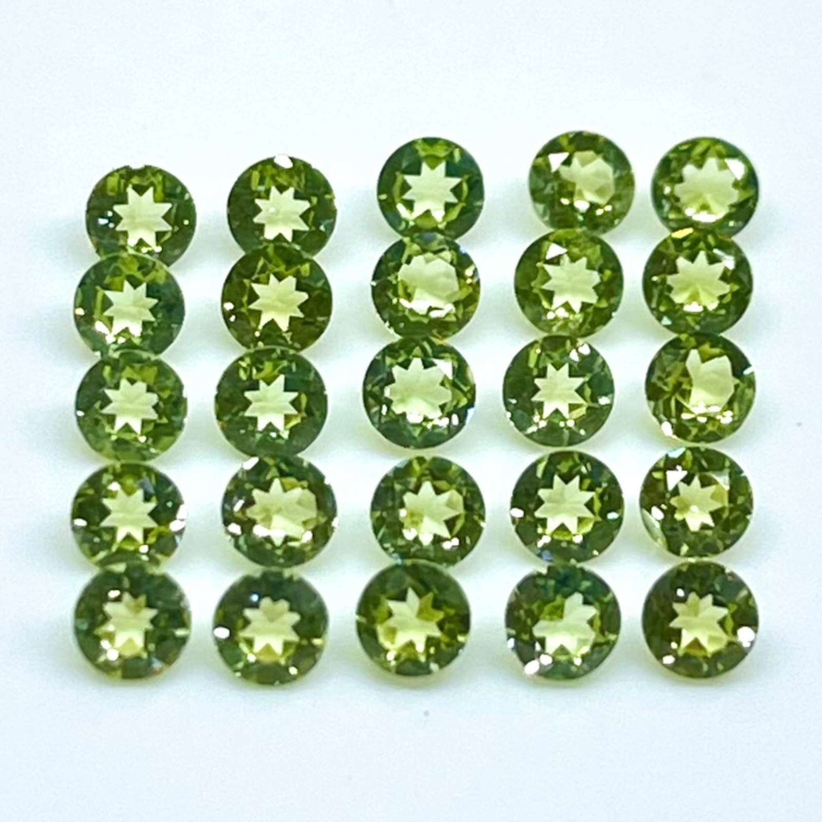 VVS 100 Pcs Natural Peridot 2.3mm Round Brilliant Cut Calibrated Loose Gemstones