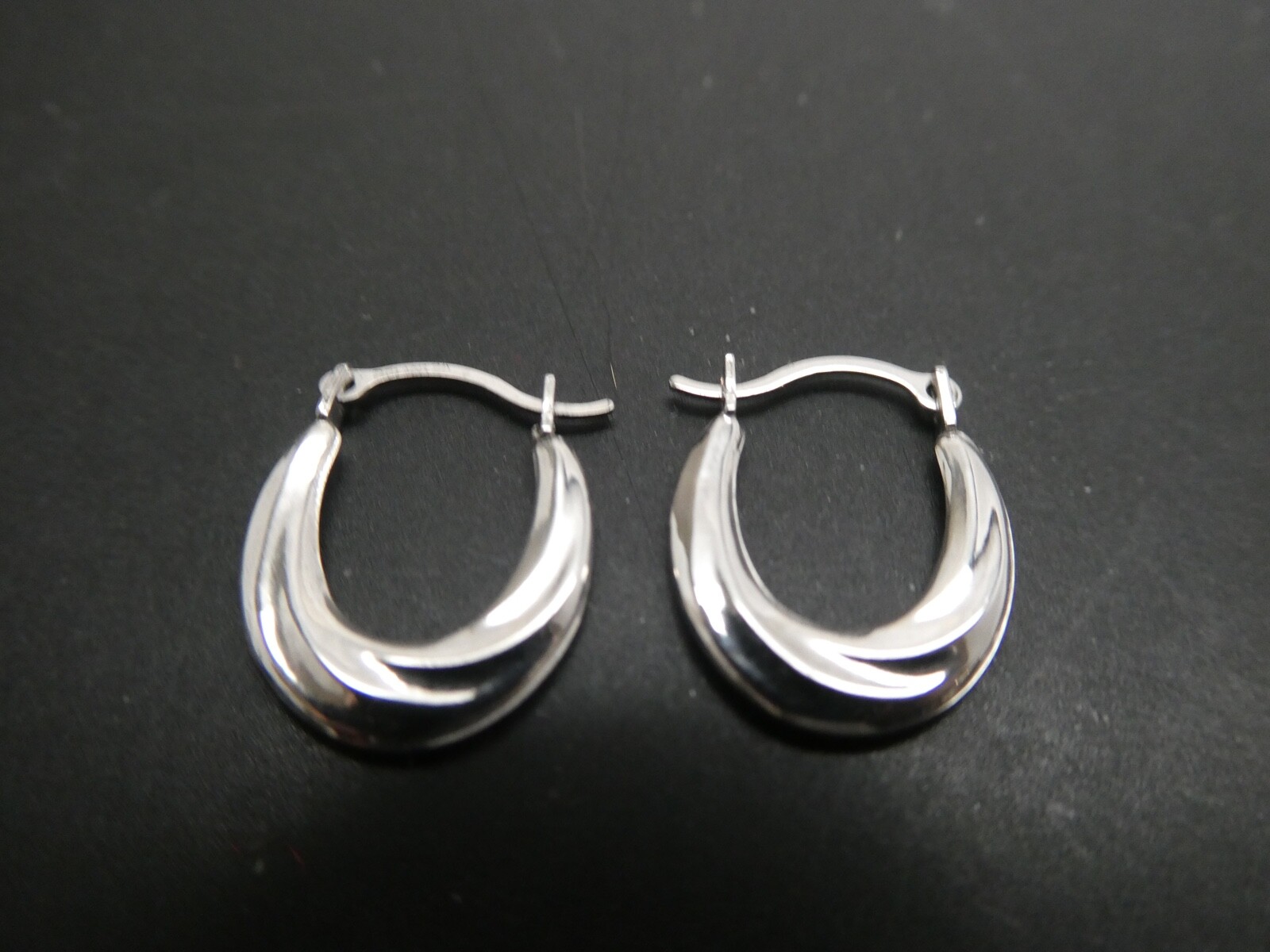 10k White Gold Oval NEW Hoop Signed RCI Leverback Earrings