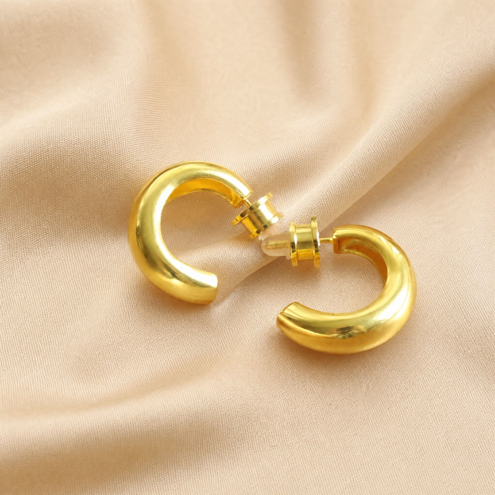 Julie Vos Wave Hoop Earrings in Gold