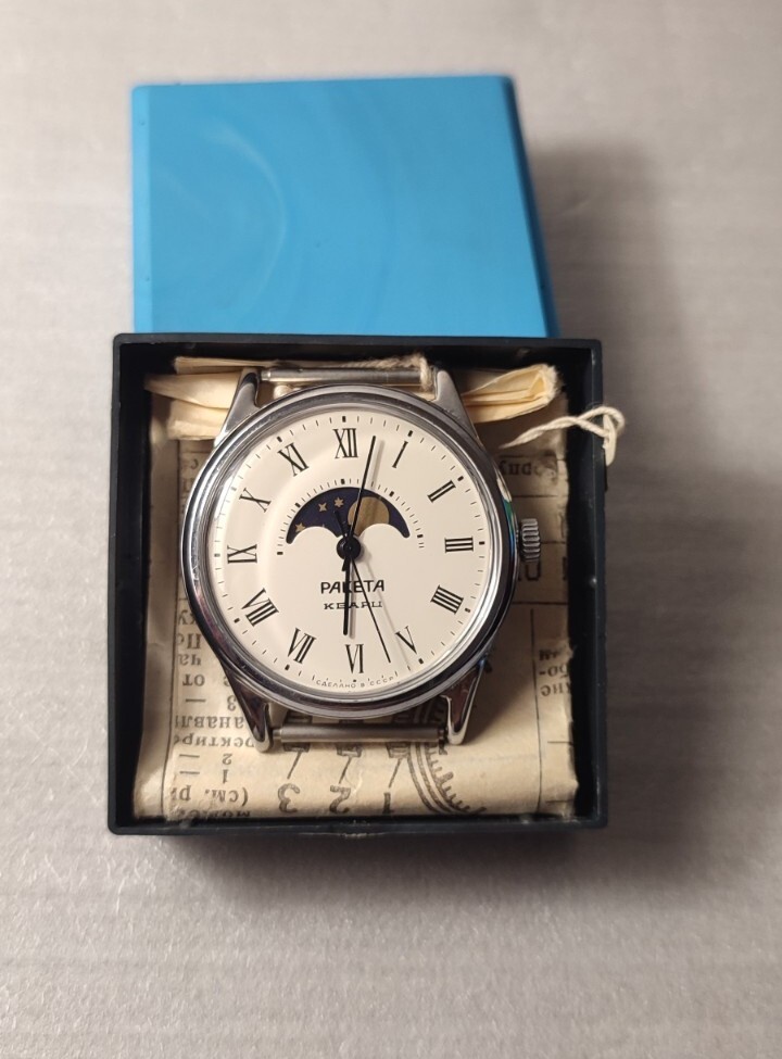 NEW !! Quartz watch RAKETA, Real Moon Phases Calendar, “Moon” USSR