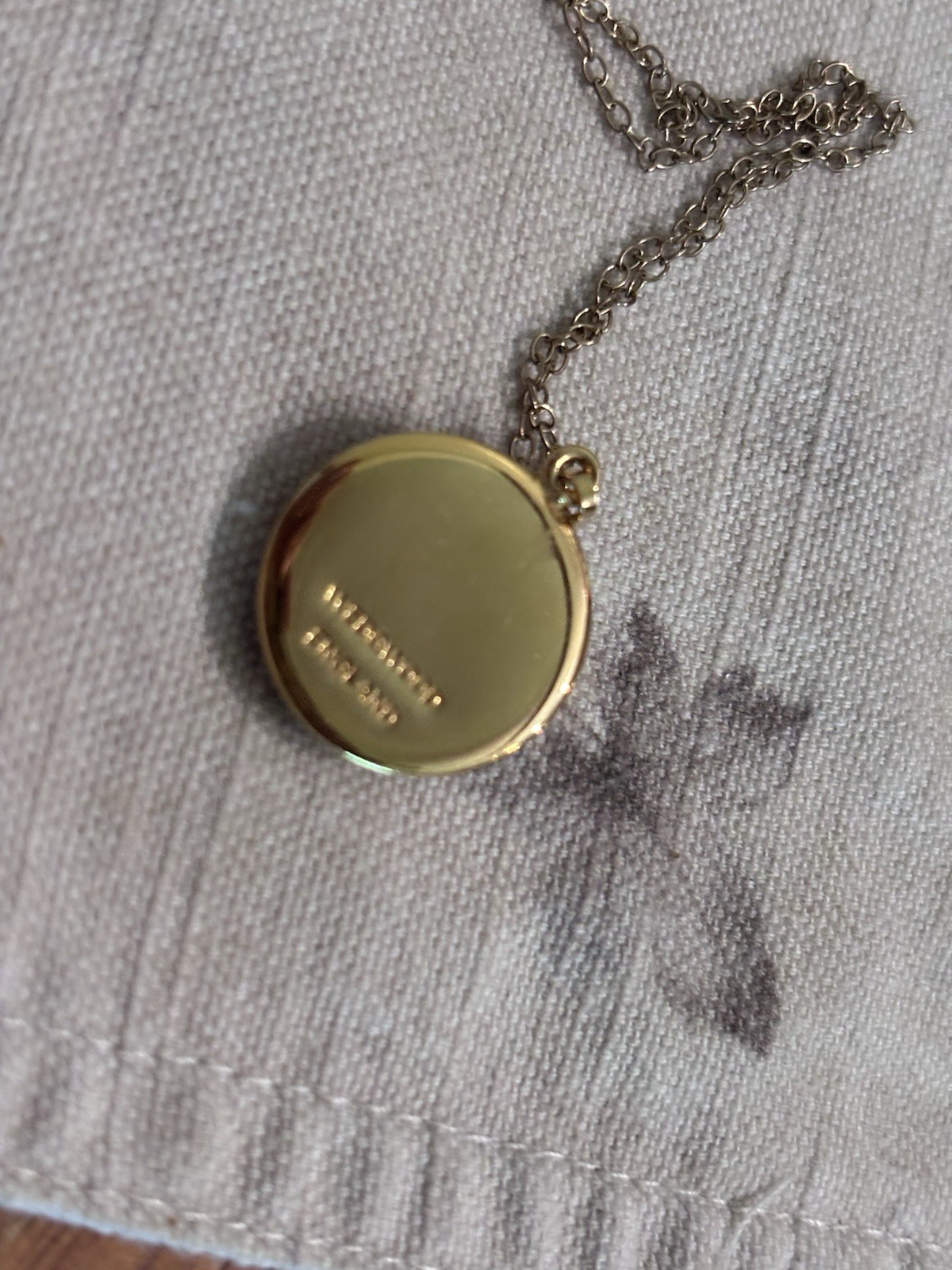 Wedgwood Jasper-ware Sage Cameo Pendant Necklace Green/White Oval Signed In Box