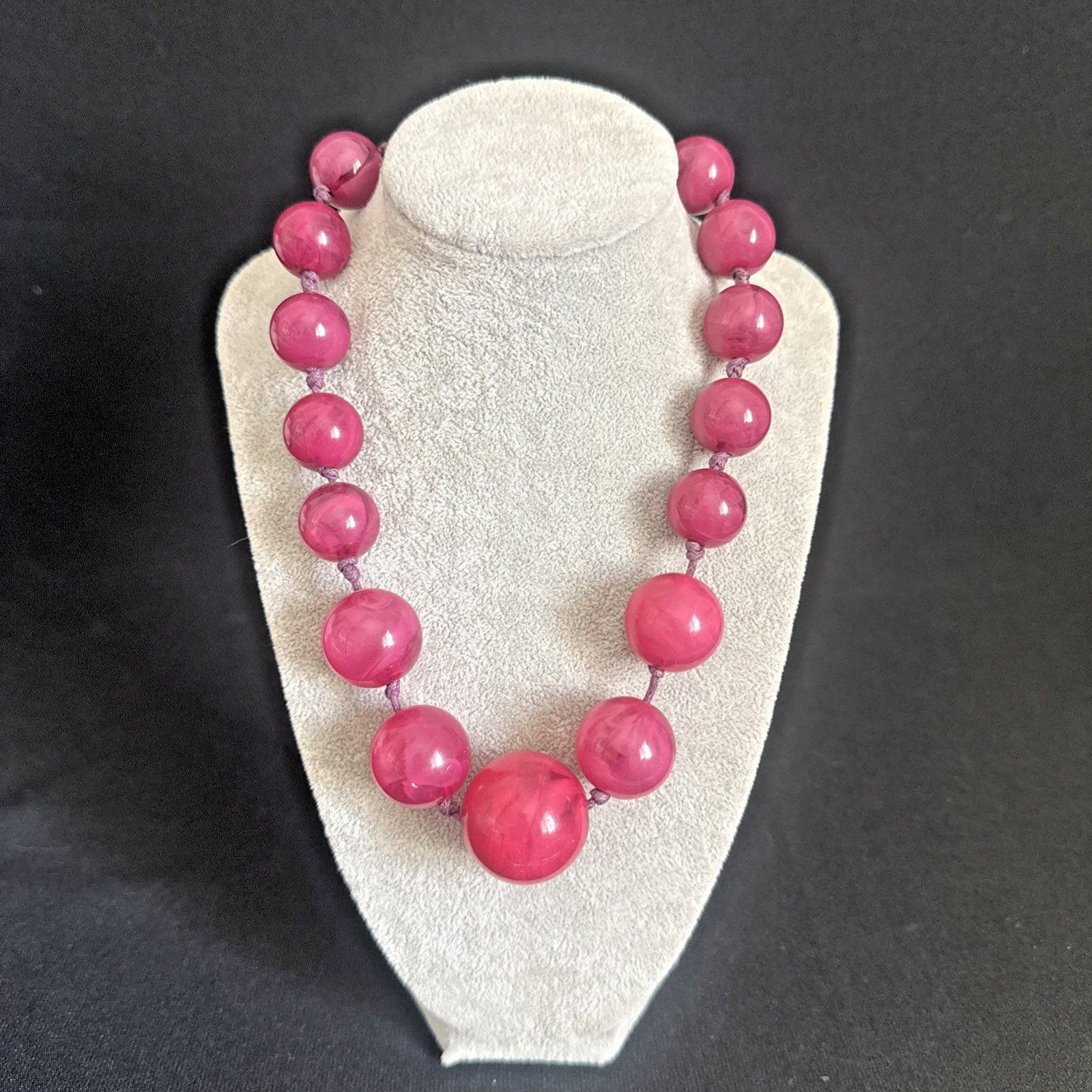 Fuchsia Pink Lucite Graduated Chunky Bead Hand Knotted 20“ Adjustable Necklace