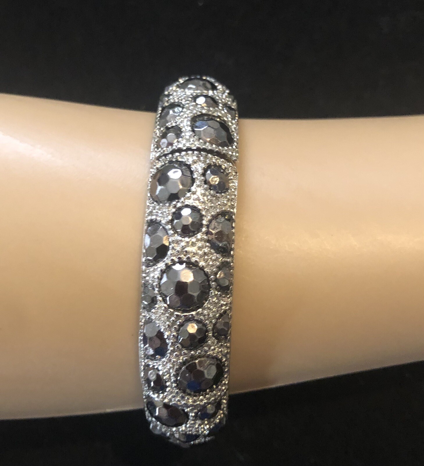 Contemporary Beaded Metal Stretch Bracelet Fashion Costume Jewelry 7075 GO24D23