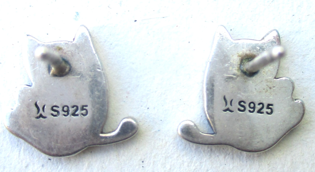 Kitty Cat Sterling Silver Stud Earrings Enamel Ball Playful Kitten 1.6 g .25″