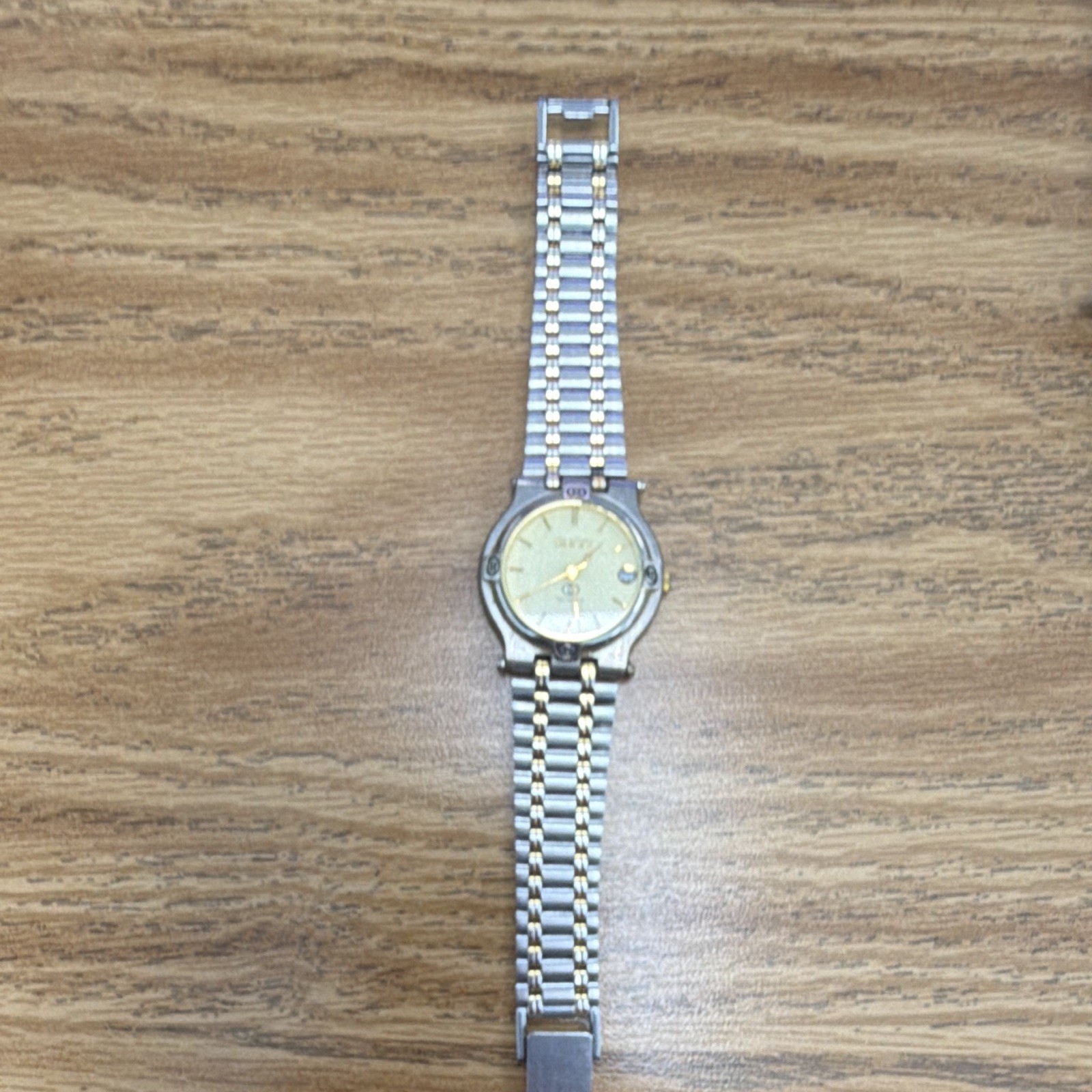 Gucci 9040L Quartz Gold Dial Two-Tone Stainless Bracelet Date Vintage 26mm