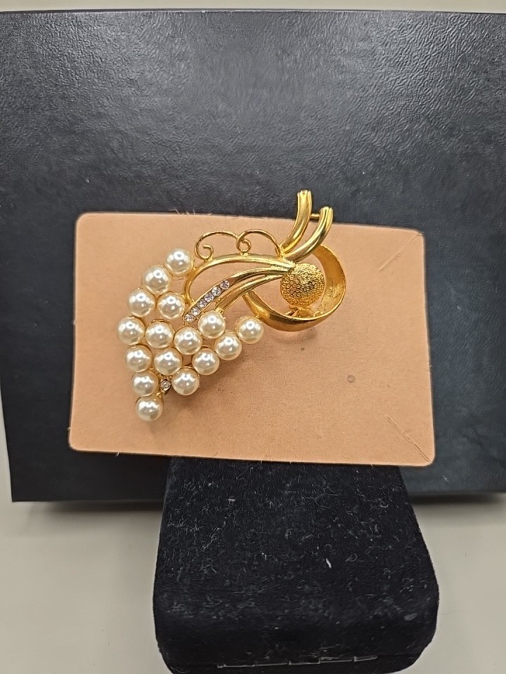 Vintage Gold Brooch Faux Pearls and Rhinestone