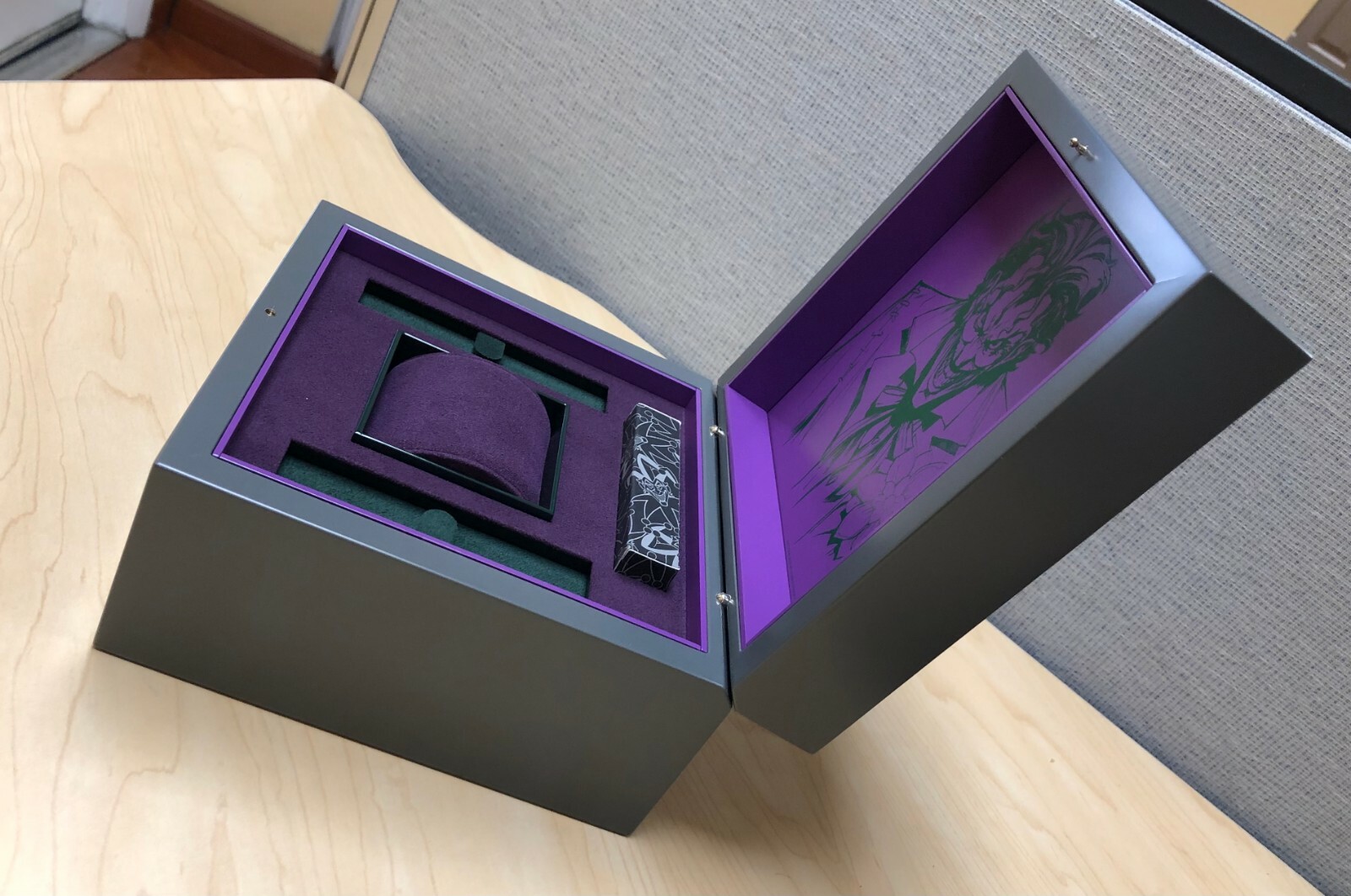 Box Romain Jerome joker New
