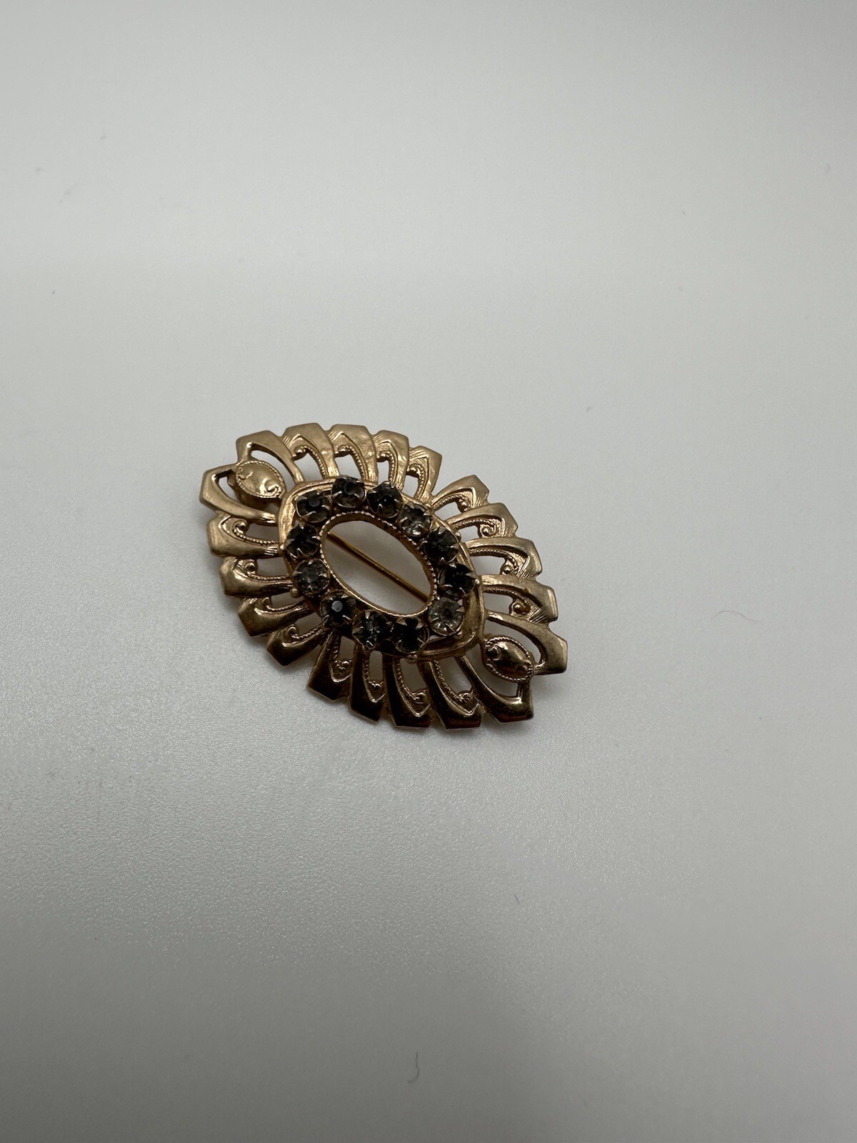 Vintage Gold Ornate Rhinestone Oval Brooch 3.6cm JB15