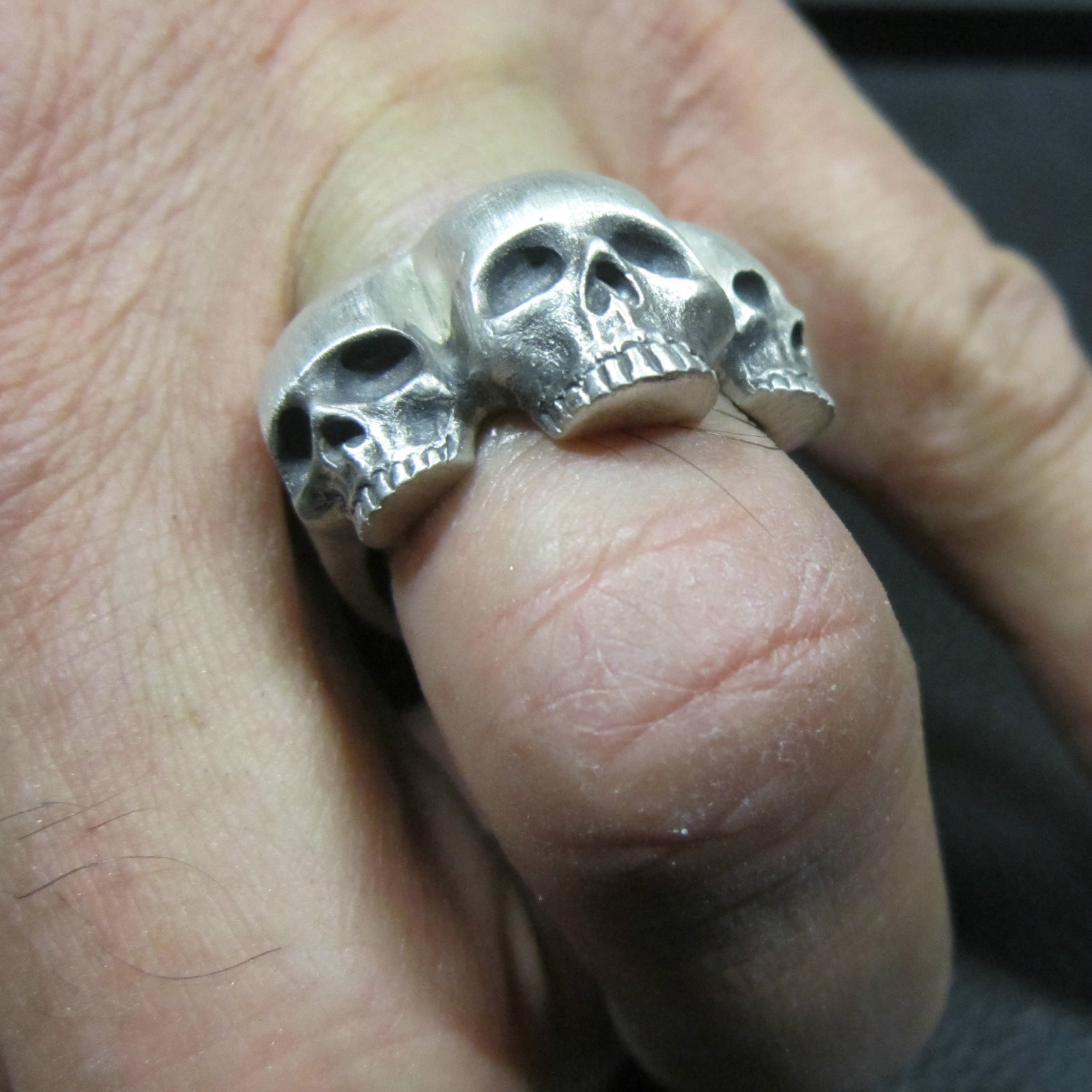 MJG STERLING SILVER TRINITY 3 SKULL RING. BIKER. GUITAR PLAYER. SZ 11. 23 G