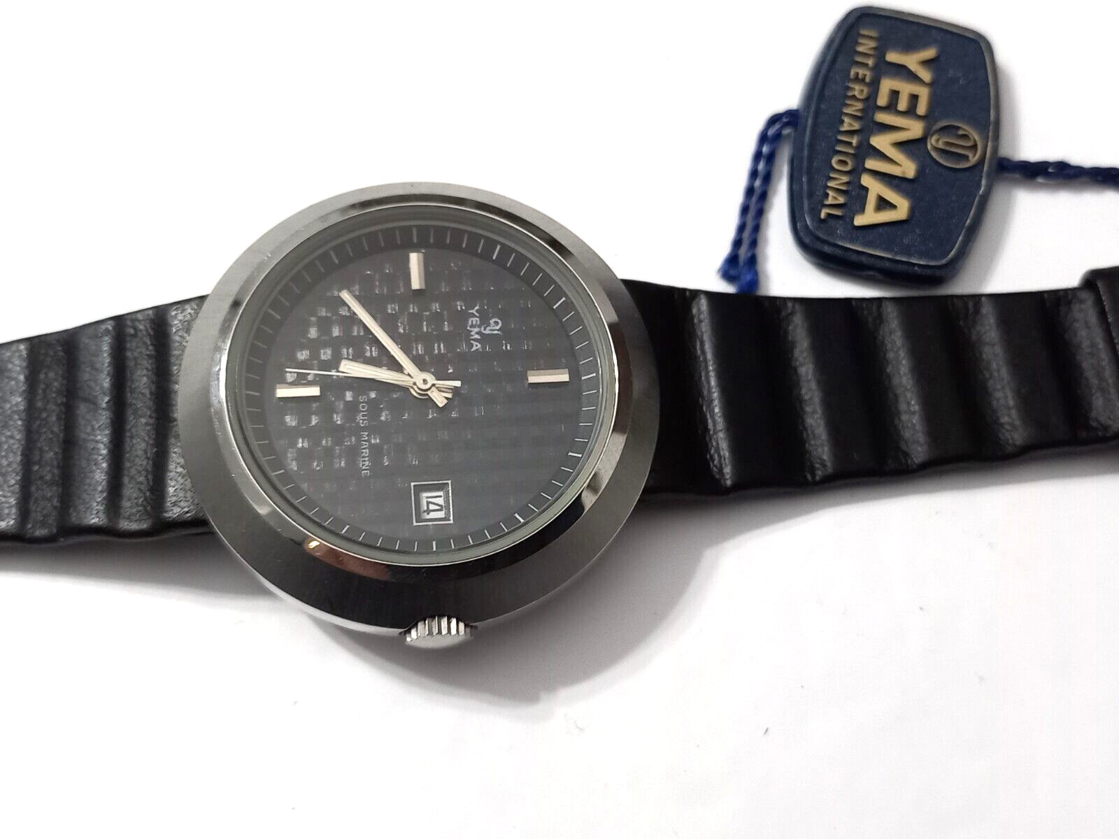 NOS 40MM 1970’S STEEL YEMA SOUS MARINE ” UFO ” AUTOMATIC DATE -RARE BLACK DIAL