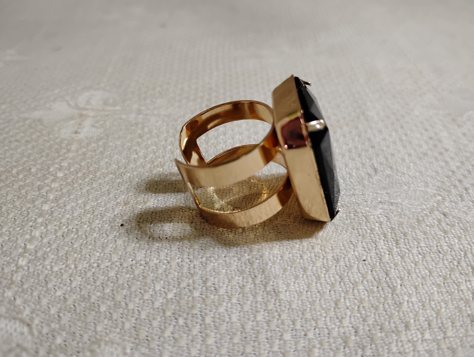 Chunky Goldtone Metal Black Plastic Rectangle Ring Size 7