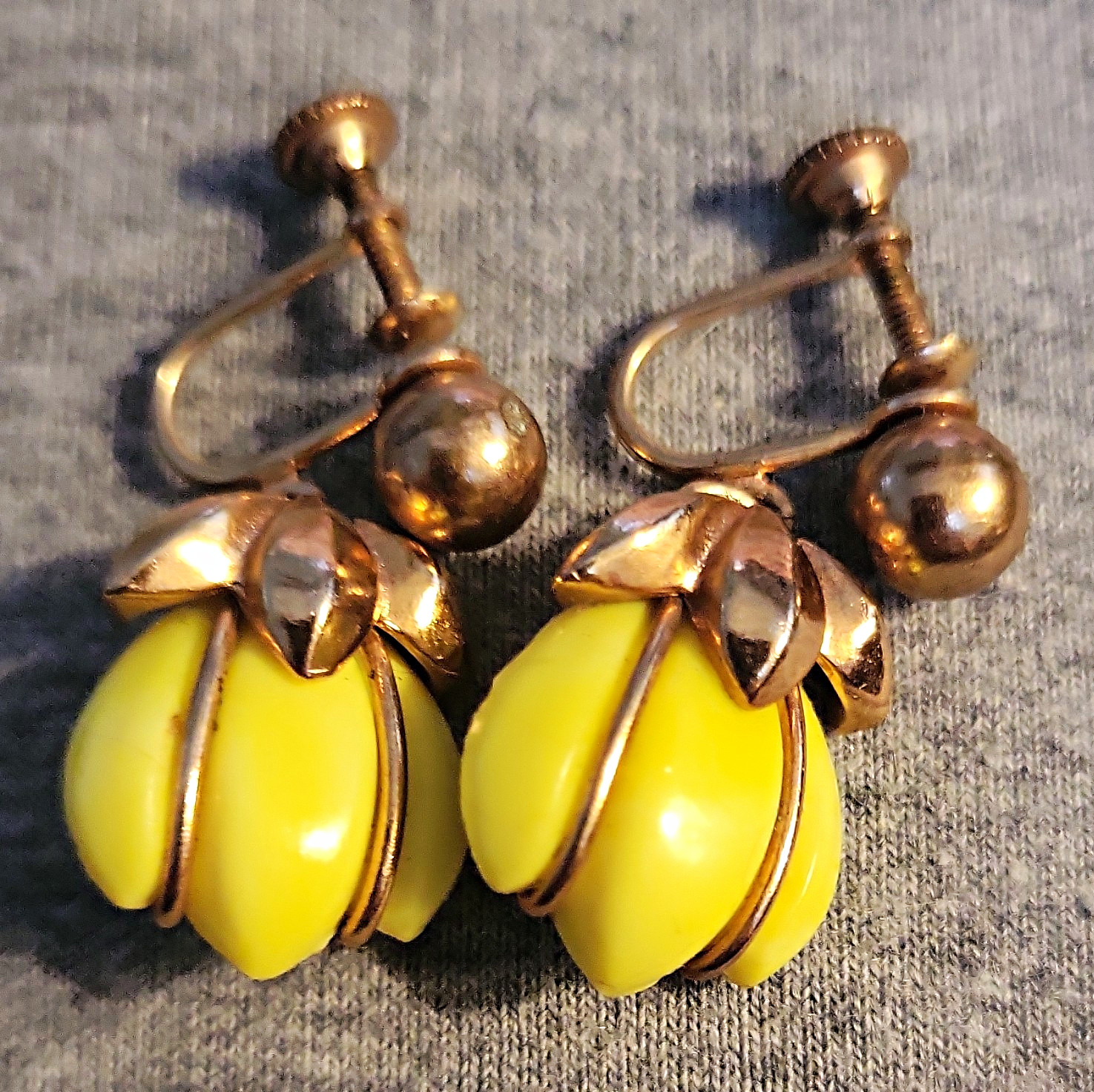 Yellow Flower Dangle/Drop Screw Back Earrings Plastic & Metal No Stone
