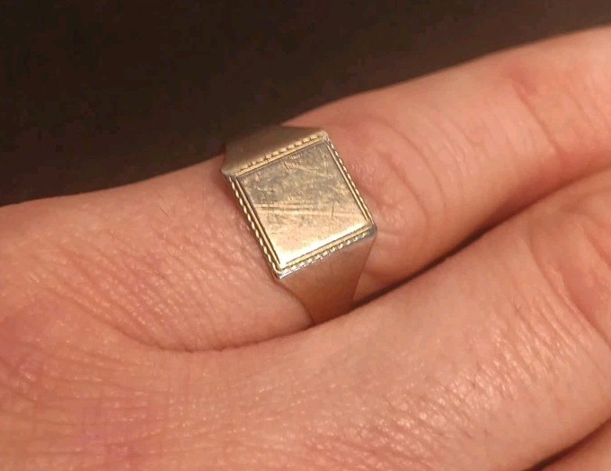 Vintage 9ct Gold Square Flasher Signet Ring – Size T½ – 2.3 grams