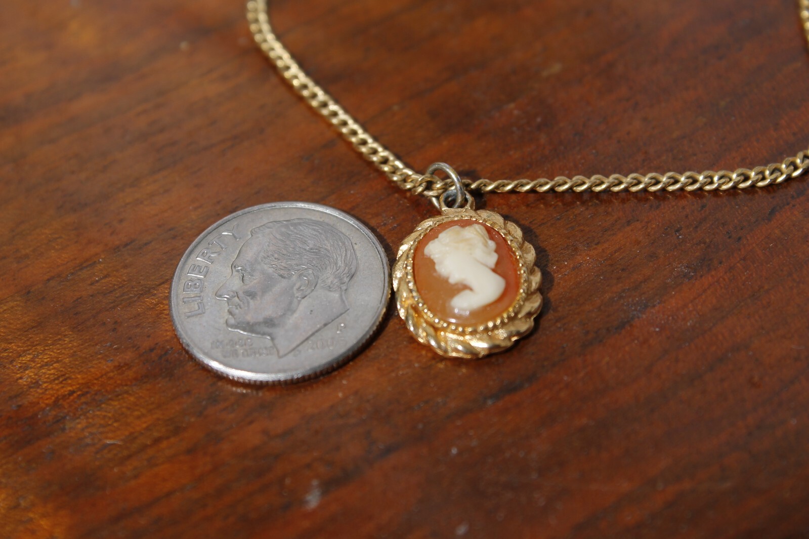Speidel 12k Gold Filled Left Facing Cameo Pendant Necklace