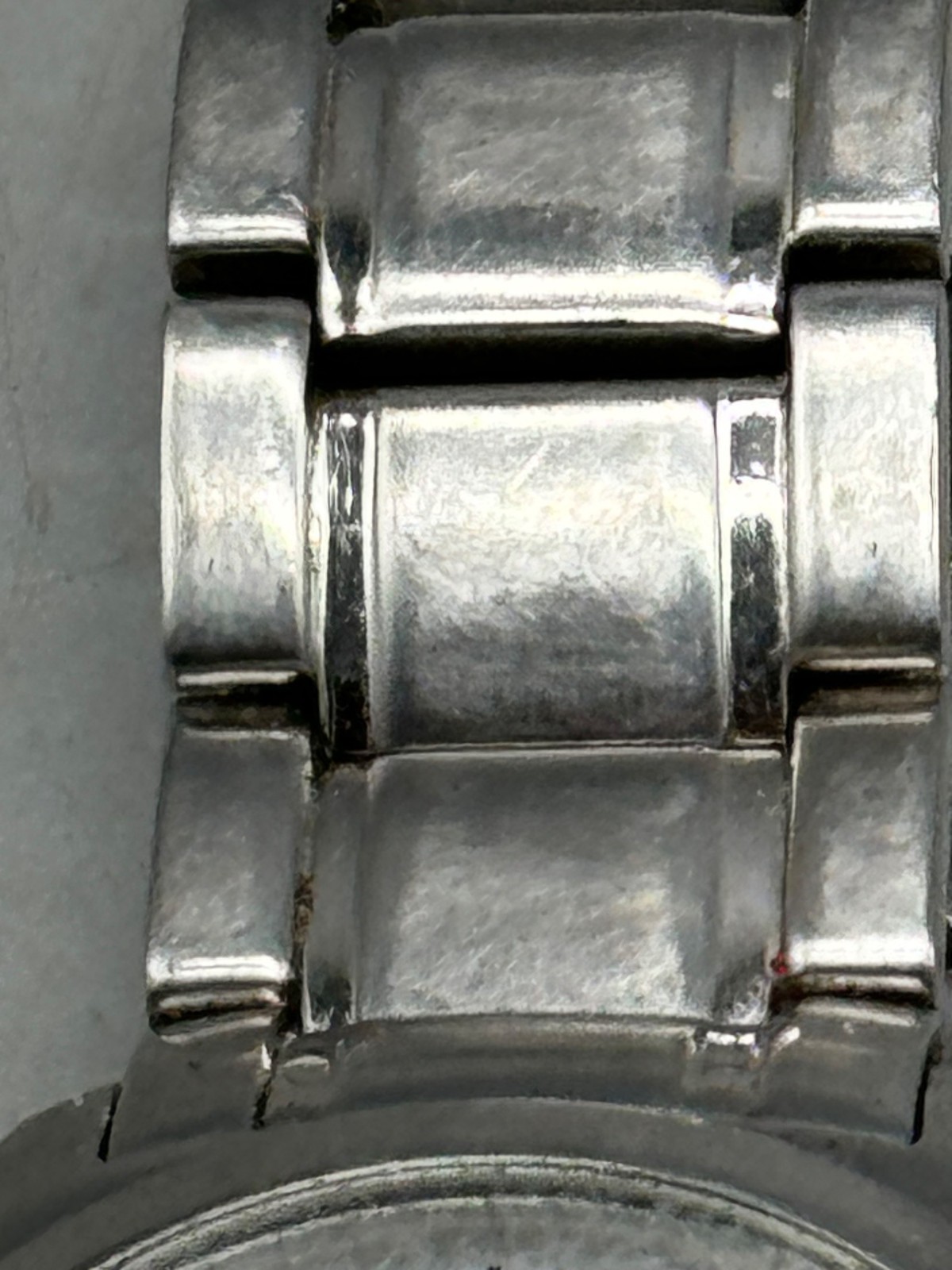 guess steel men’s watch 50 meters 165 feet water resistant made in Japan READ