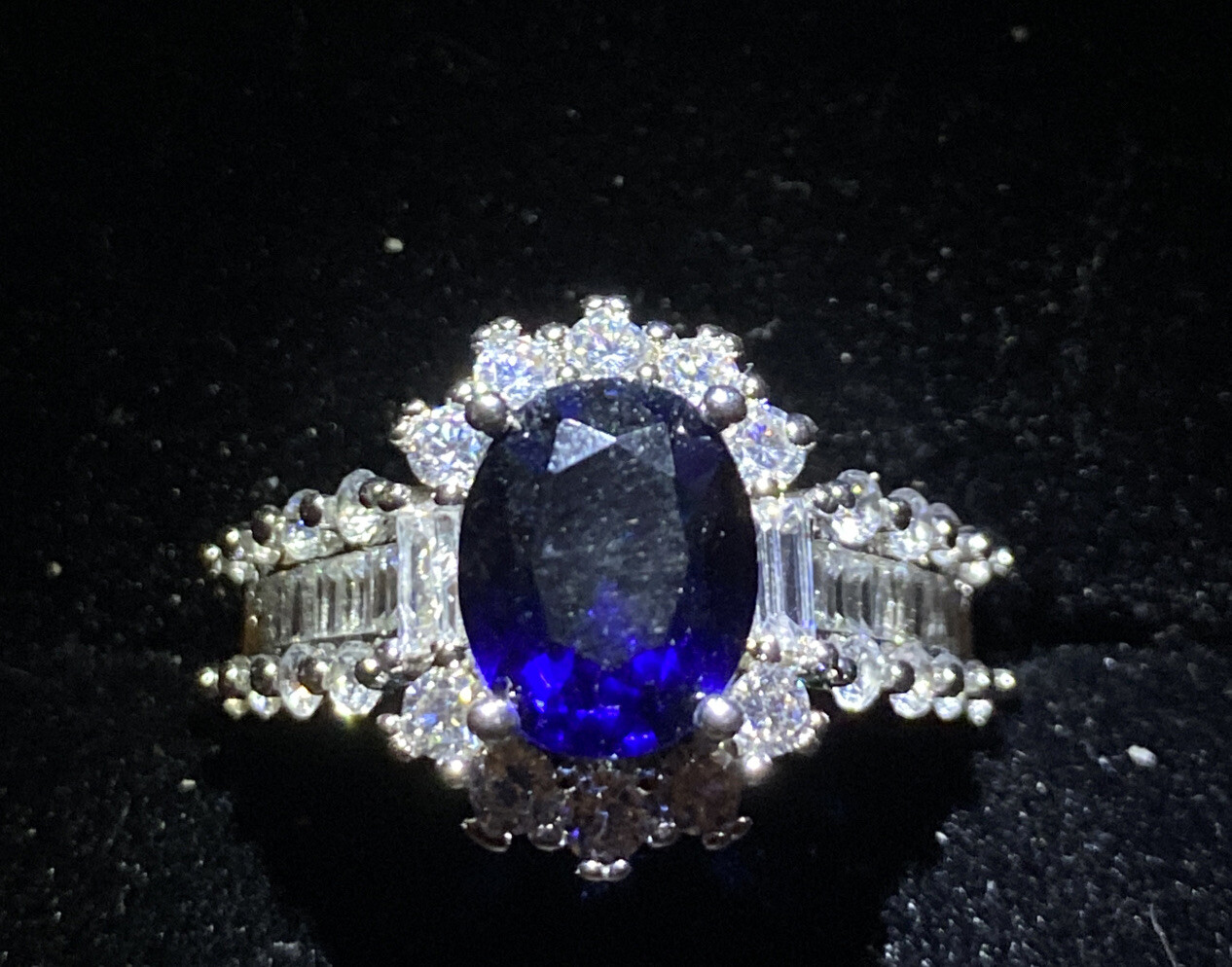 BLUE gem CLUSTER RING. BAGUETTE CUT ON BAND.SILVER SIZE O.(55)