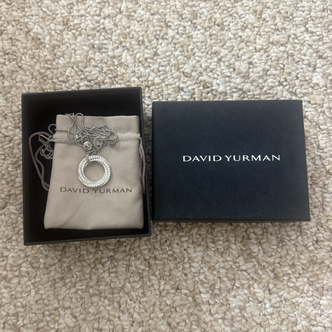 PAVÉ CROSSOVER PENDANT NECKLACE 18K White Gold with Diamonds, 30mm