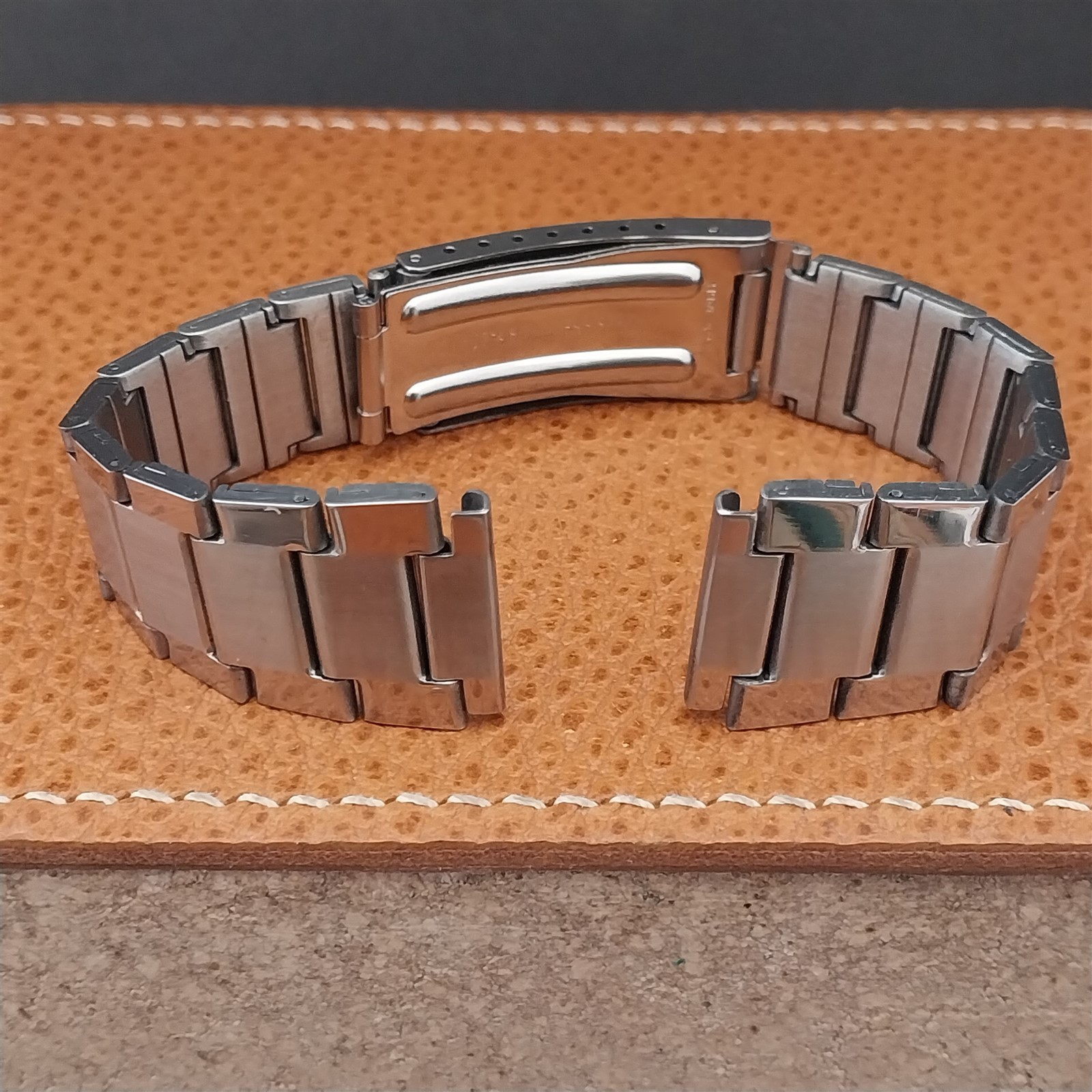 Vintage 19mm Stainless Steel 1970s Old-Stock Flared Classic Unused Watch Band