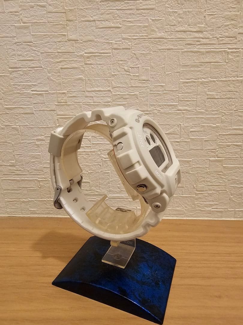 Casio G-Shock DW-6900SHB-7DR Shiba Inu Limited White Japan