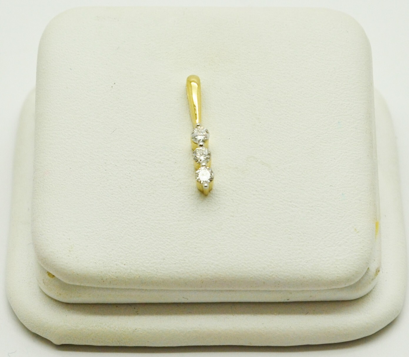 Beautiful Petite 14K Yellow Gold .09CT Diamonds Pendant GOLD-3372