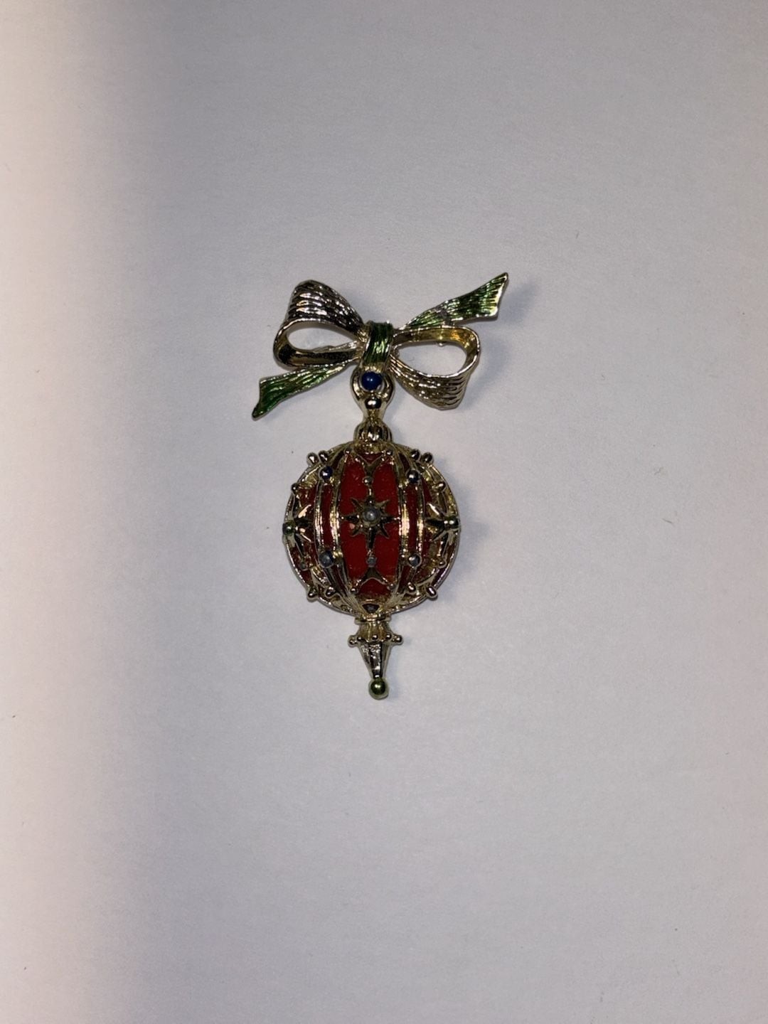 Vintage Christmas Bulb Ornament Brooch Pin Gold Tone Red Enamel Green Bow