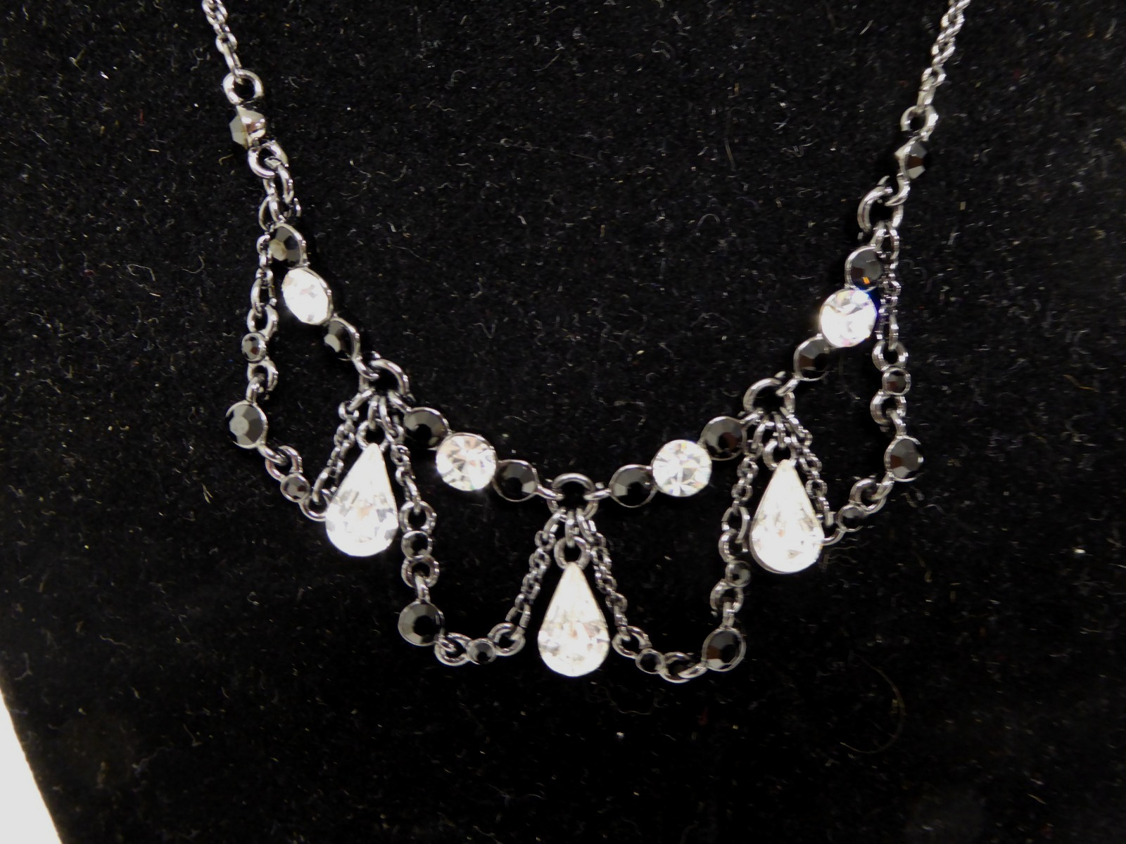 VTG Givenchy Clear Black Crystals Lavalier Drop Necklace Black Chain 15″ Signed