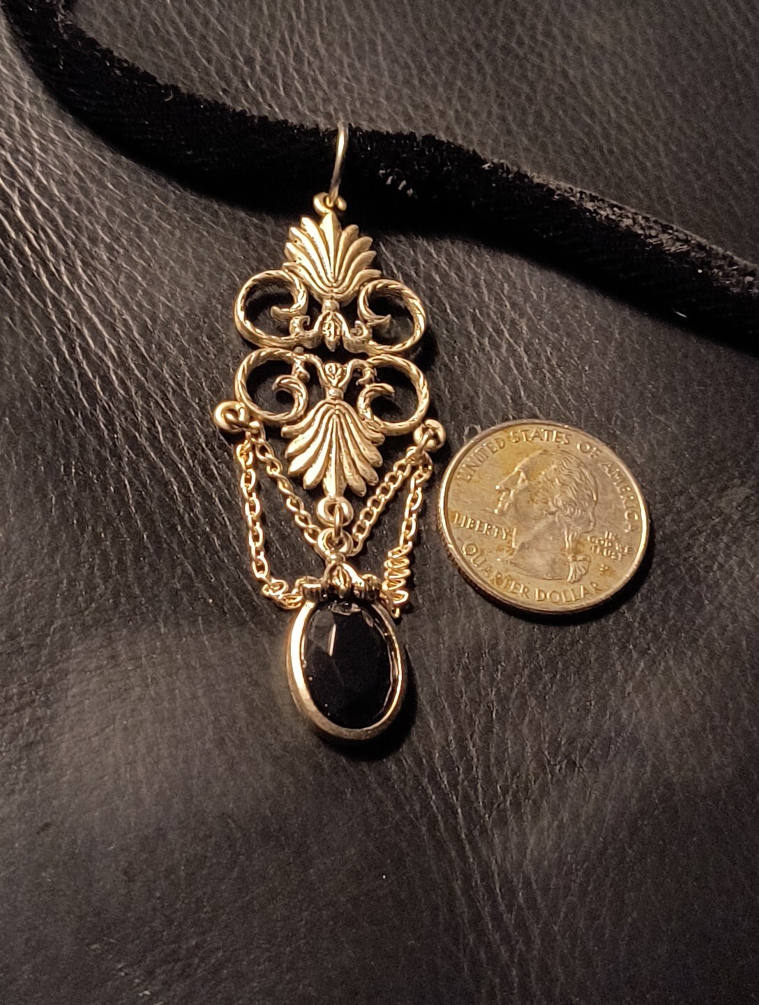 VTG 1970’s Gold Tone Pendant Velvet Choker Necklace, 15.5″ W/Black Stone. NOS
