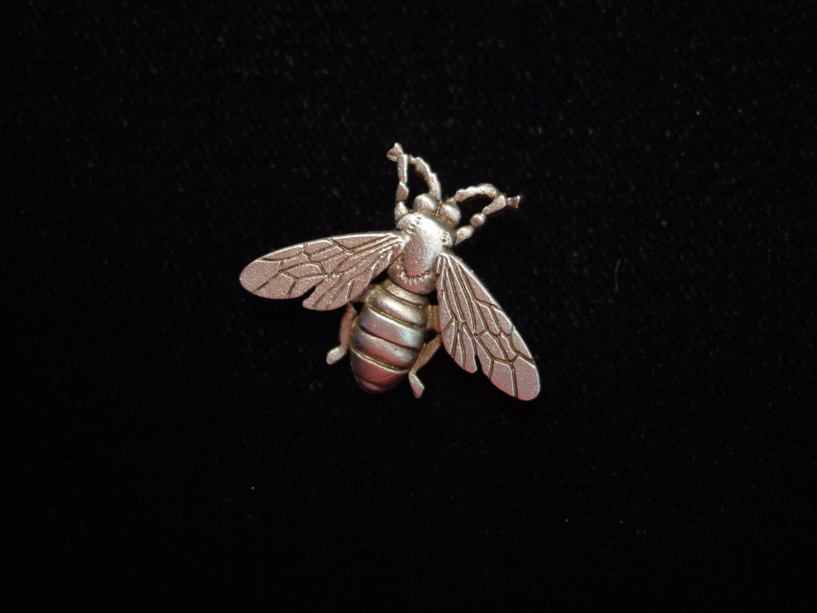 “JJ” Jonette Jewelry Silver Pewter ‘Detailed Full Winged Bee’ Tack Pin