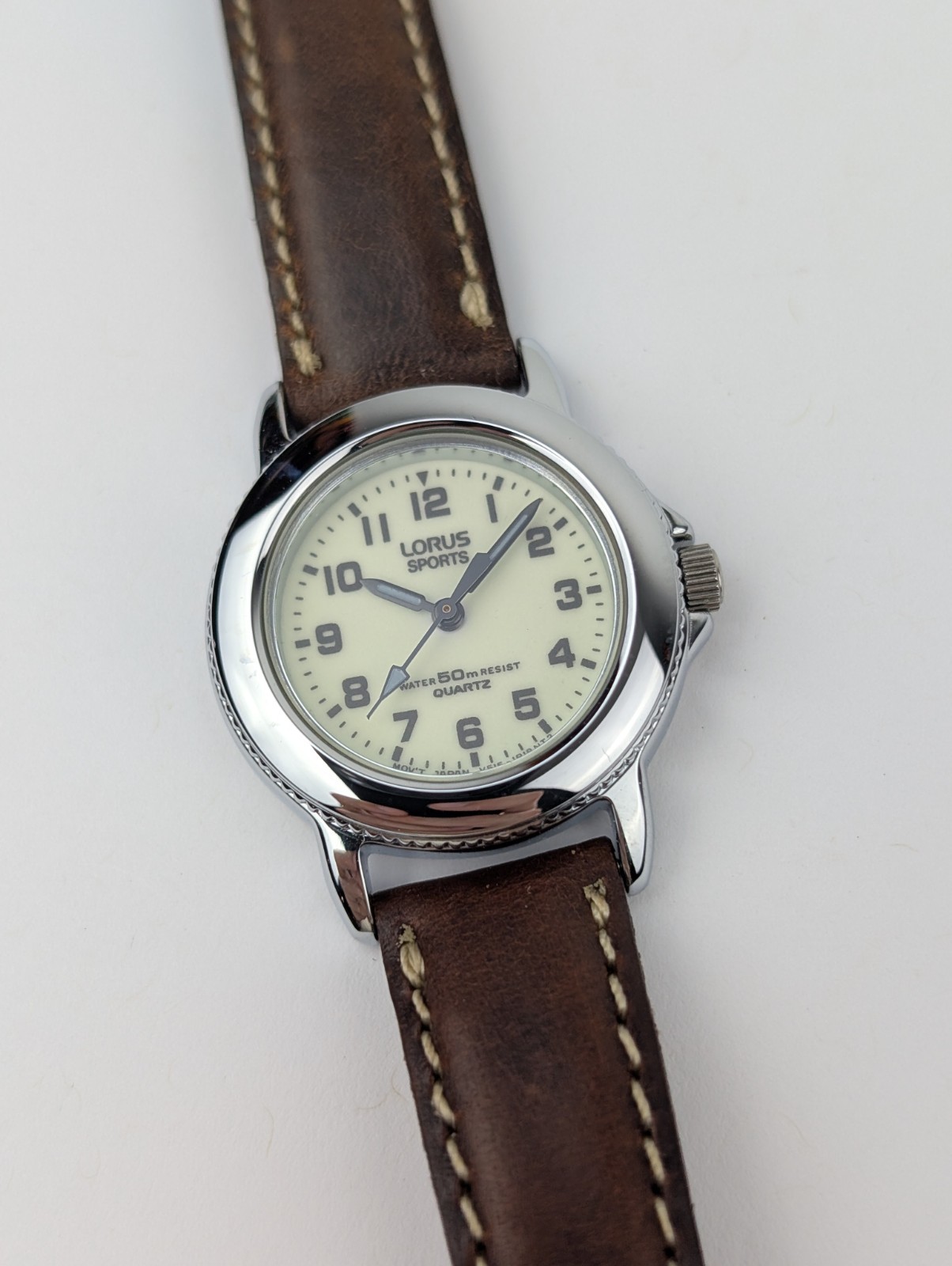 Vtg Women’s LORUS Ladies Watch Silver Tone Lume Dial 28mm V515-6C90