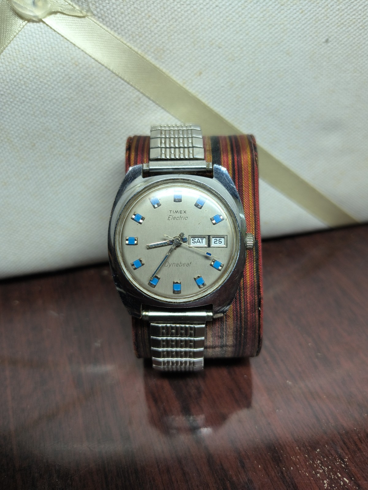 Vintage 1975 Timex Electric Dynabeat Watch Day Date Blue Markers Cushion Case