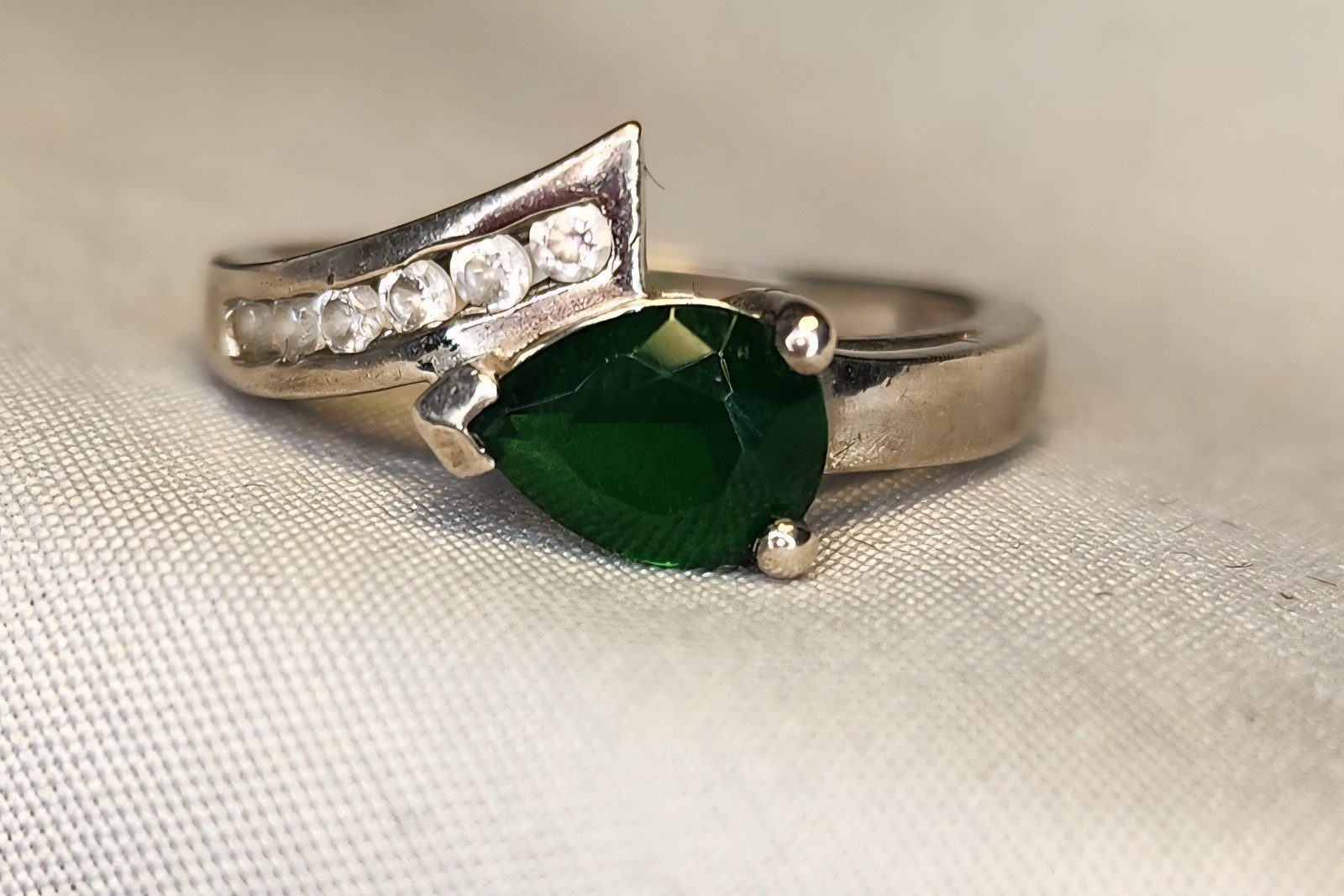 Deep Green Teardrop Gemstone W/accent CZ. Sz 8