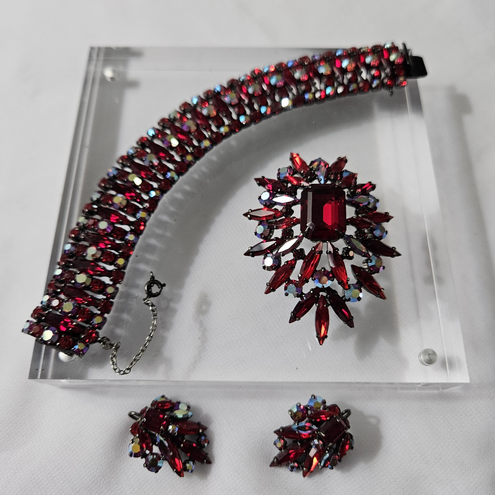 PRISTINE 1960S SHERMAN JAPANED SIAM RED BROOCH, BRACELET, EARR PARURE VERIFIED