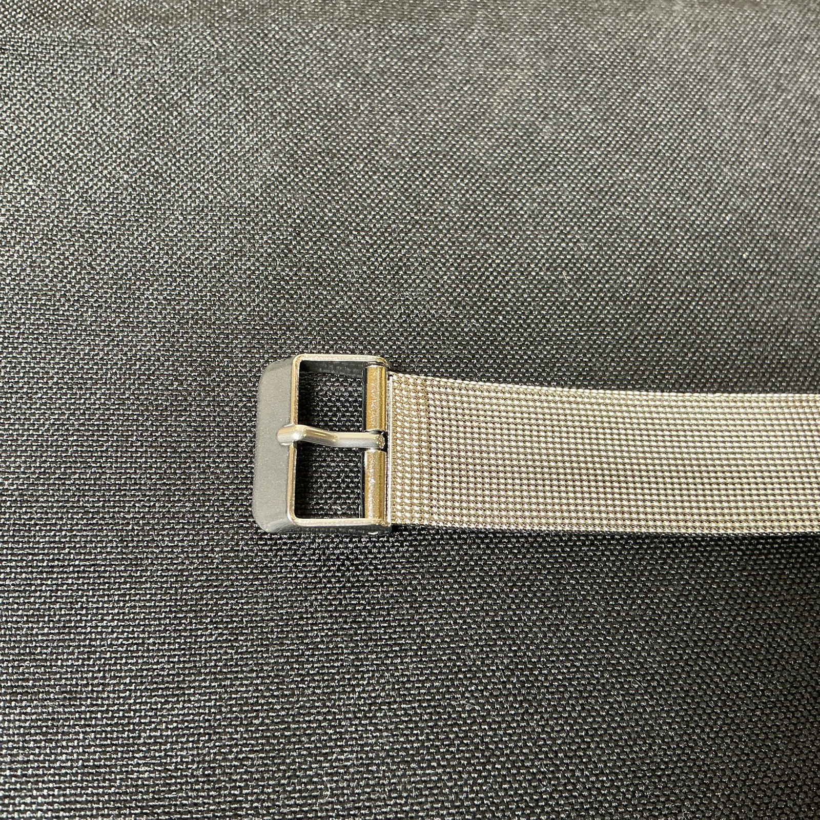 Unbranded Numberless Silver Tone Mesh Wrist Watch