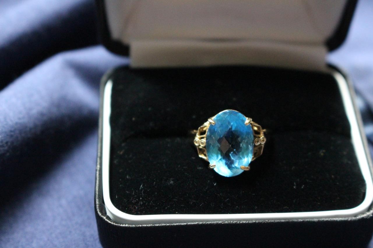 STUNNING! 14K Solid Yellow Gold Ring Large Swiss Blue Topaz Oval Stone Size 5.25