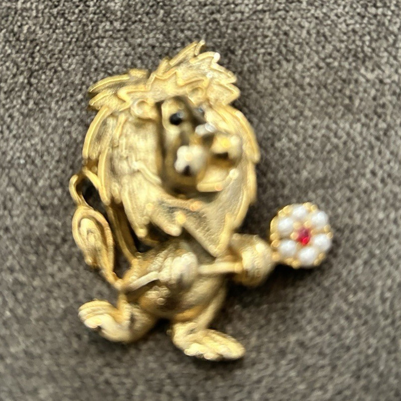 Gold Tone Lion Pin Brooch w/ Clear Round Crystal Accents Animal Theme