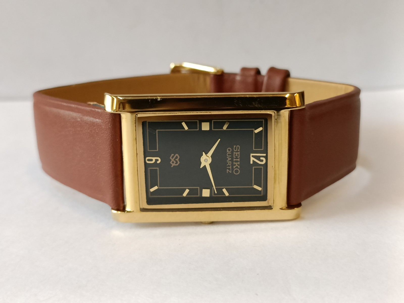 VINTAGE SEIKO SLIM QUARTZ BLACK DIAL JAPAN MEN’S WORKING DRESS WATCH